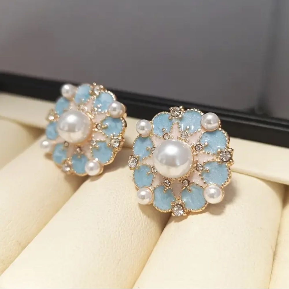 Blue Flower Pearl Stud Earrings - Picture 6 of 6